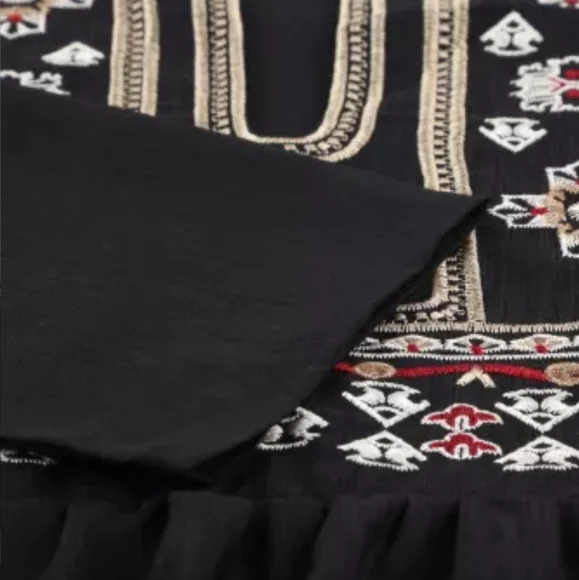 New 3/4 sleeve embroidered top - Picture 9 of 16